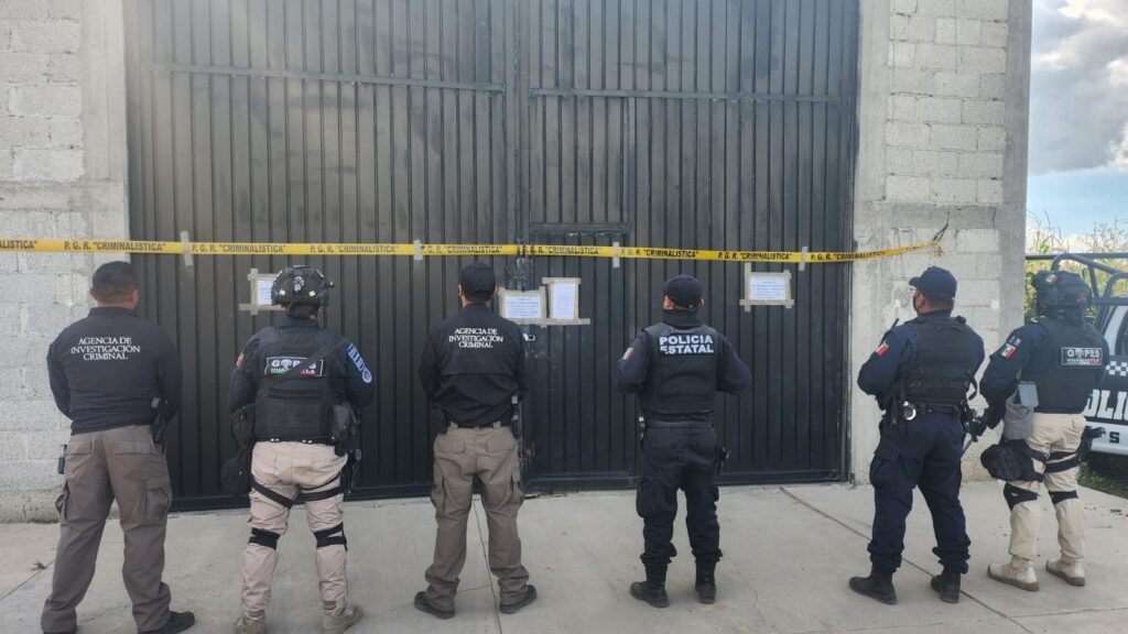 Asegura la PFM siete vehículos y dos contenedores en un inmueble mediante cateo en Tlaxcala
