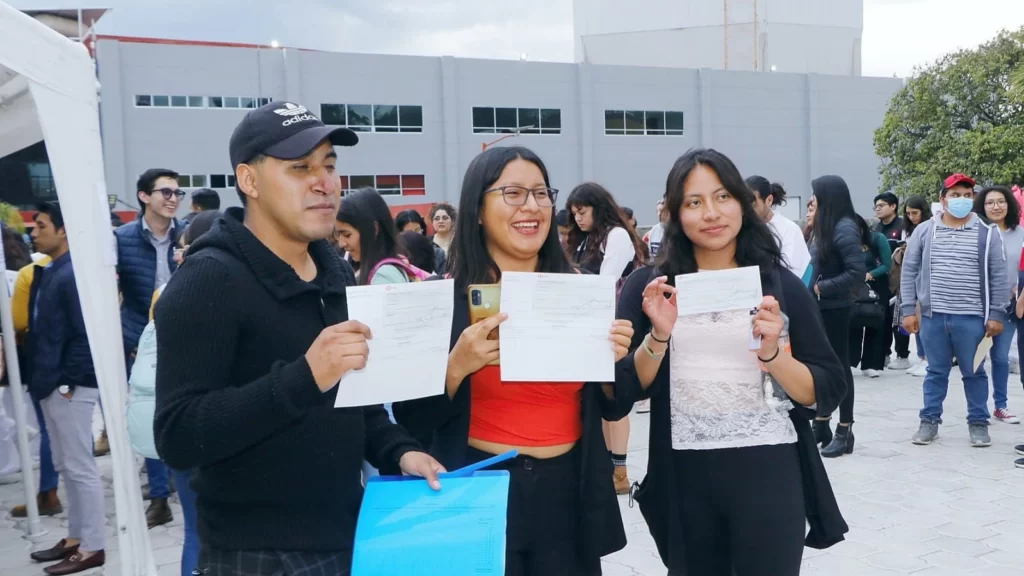 Beneficia UATx A Estudiantes Con La Entrega De Más De Tres Mil Becas