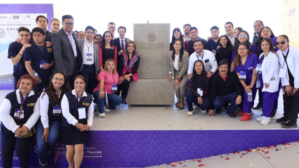 Colocan Gobernadora y SEDIF primera piedra del CRIAT en Tlaxcala