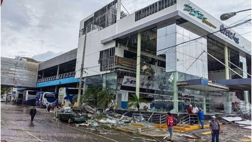 “Hay que poner retenes”: AMLO ordena a Ejército resguardar calles de Acapulco para evitar robos y saqueos
