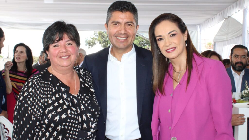 Asiste Maribel Pérez Arenas a informe resultados del alcalde de Puebla