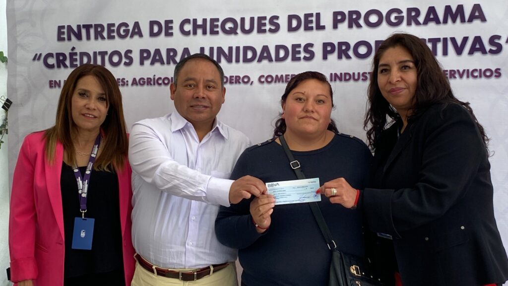 Contribuye FOMTLAX al bienestar financiero de emprendedores