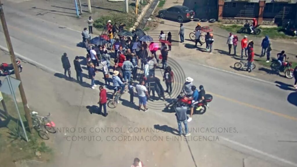 Exigen pobladores de San Mateo Ayecac mayor seguridad; cierran carretera federal.