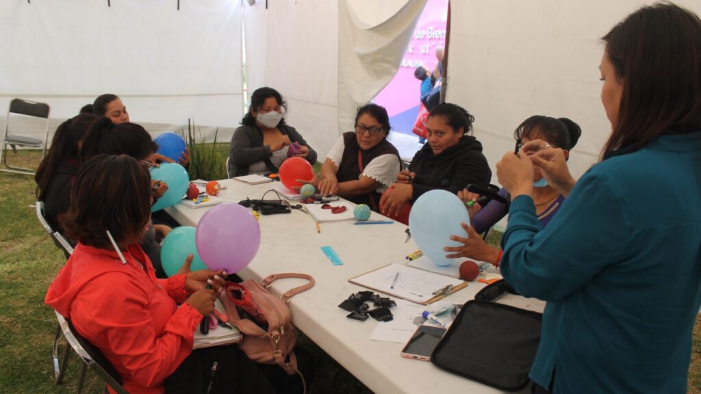 Empoderan a beneficiarias del programa “Bienestar para tu nutrición” a través de talleres de corte de cabello