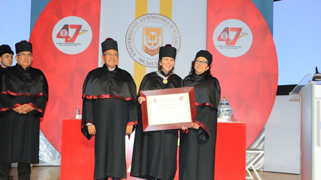 Distingue UATx a Marcela Lagarde con Doctorado Honoris Causa