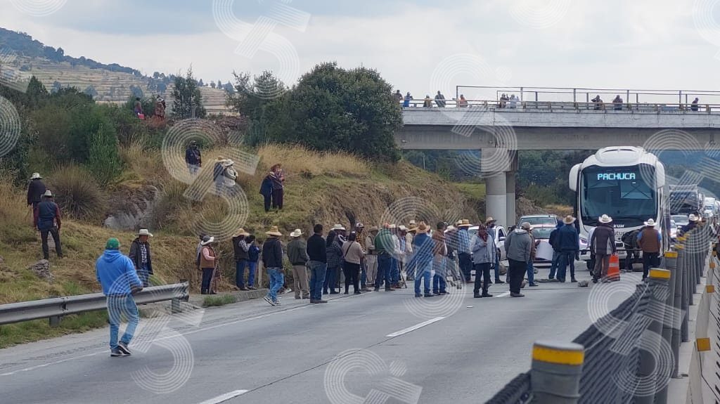 Cierran el Arco Norte; Ejidatarios exigen el pago de sus terrenos utilizados para la construcción esta vía rápida