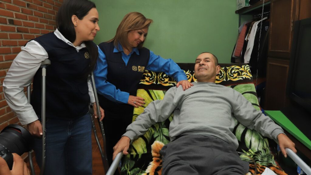 BRINDÓ GOBERNADORA APOYO A PERSONA QUE PERDIÓ LA MOVILIDAD DE SU CUERPO