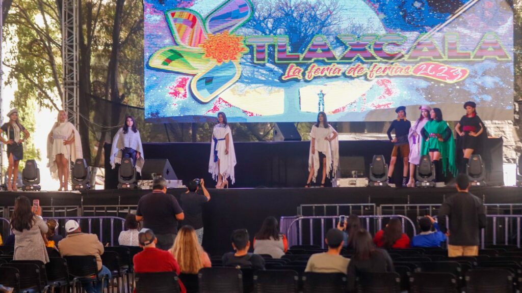 PRESENTAN PASARELA ARTESANAL “MODA Y ESENCIA” EN “TLAXCALA, LA FERIA DE FERIAS 2023”