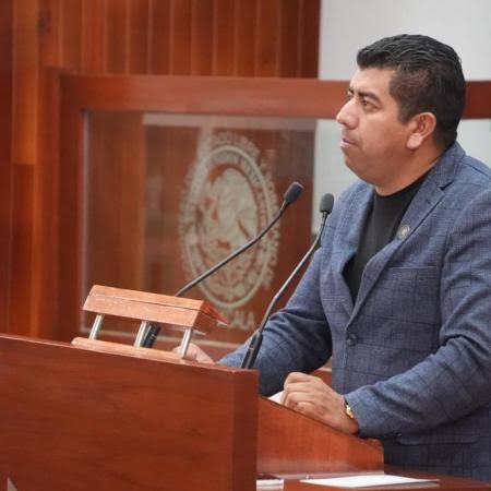 Buscan profesionalizar la administración pública municipal con título y cédula a quienes ocupen cargos