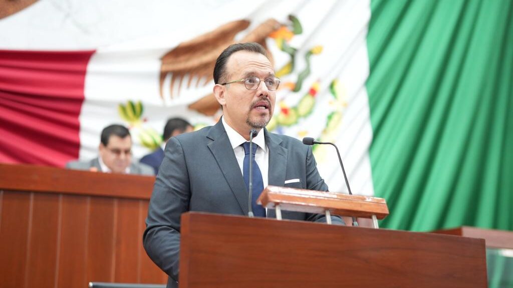 Propone diputado Cambrón Soria reconocer a la locución como una profesión
