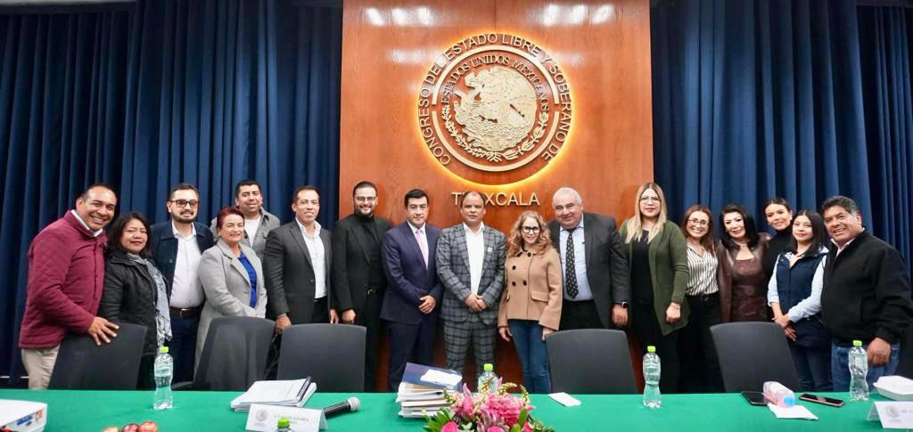Acude secretario de Finanzas a mesa de trabajo con diputadas y diputados