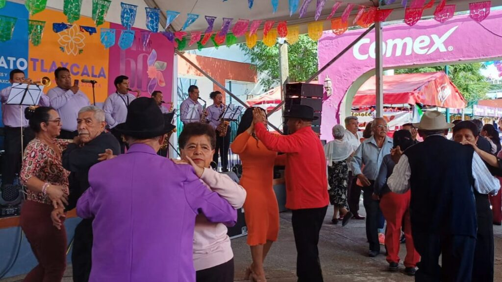 PAREJAS BAILAN AL SON DEL DANZÓN EN “TLAXCALA, LA FERIA DE FERIAS 2023”
