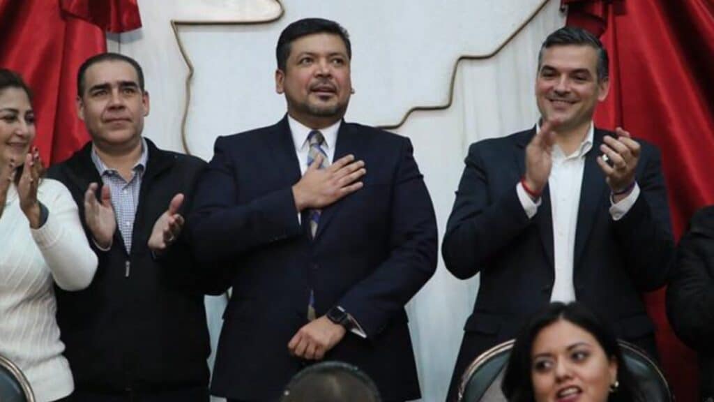 Congreso de Nuevo León elige a Luis Enrique Orozco Suárez como gobernador interino; descarta propuestas de Samuel García
