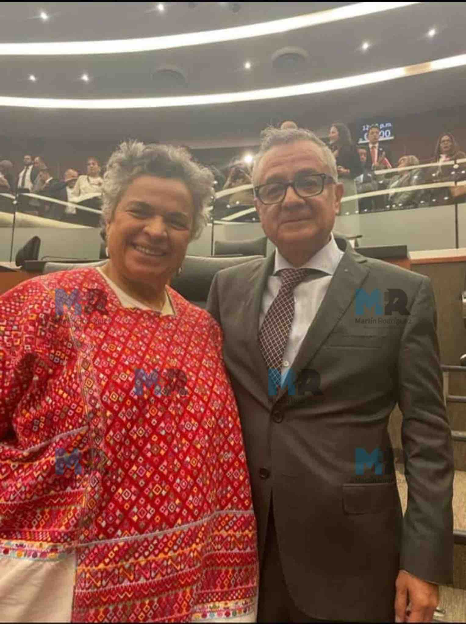 Beatriz Paredes Rangel y Oscar Flores Jiménez, senadora y titular de la Unidad de Administración y Finanzas de la SEP, respectivamente. Foto: Redes Sociales.