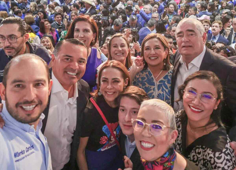 Xóchitl Gálvez presenta a su equipo en su registro como precandidata del PAN