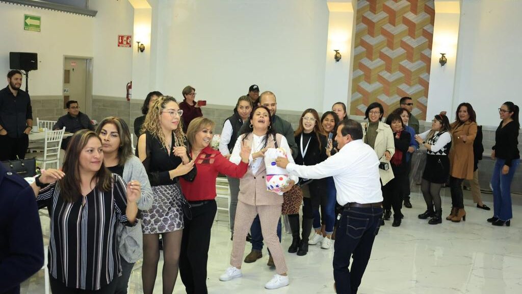 CONVIVIÓ GOBERNADORA CON PERIODISTAS DEL ESTADO