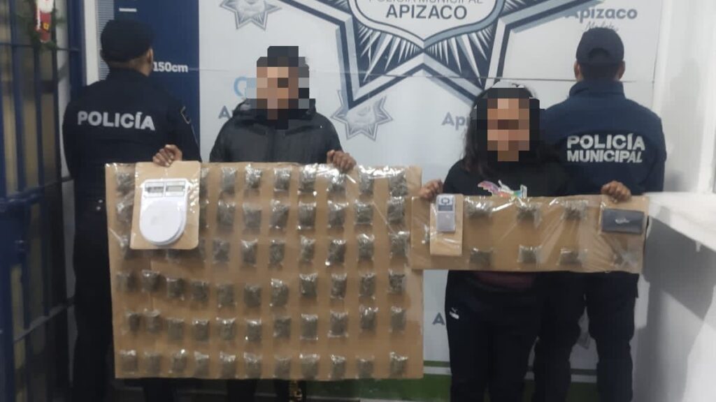 Detiene Policía de Apizaco a dos personas por posesión de enervantes y cohecho