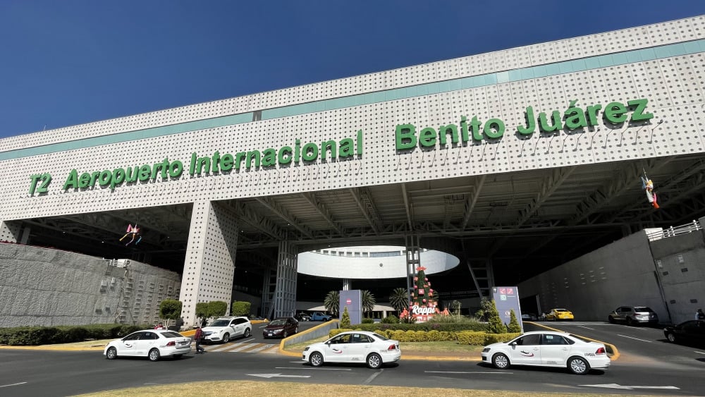 Critican aumento en las tarifas del AICM