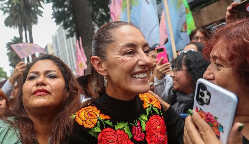 Sheinbaum: queremos jóvenes rebeldes, que saquen adelante a su patria