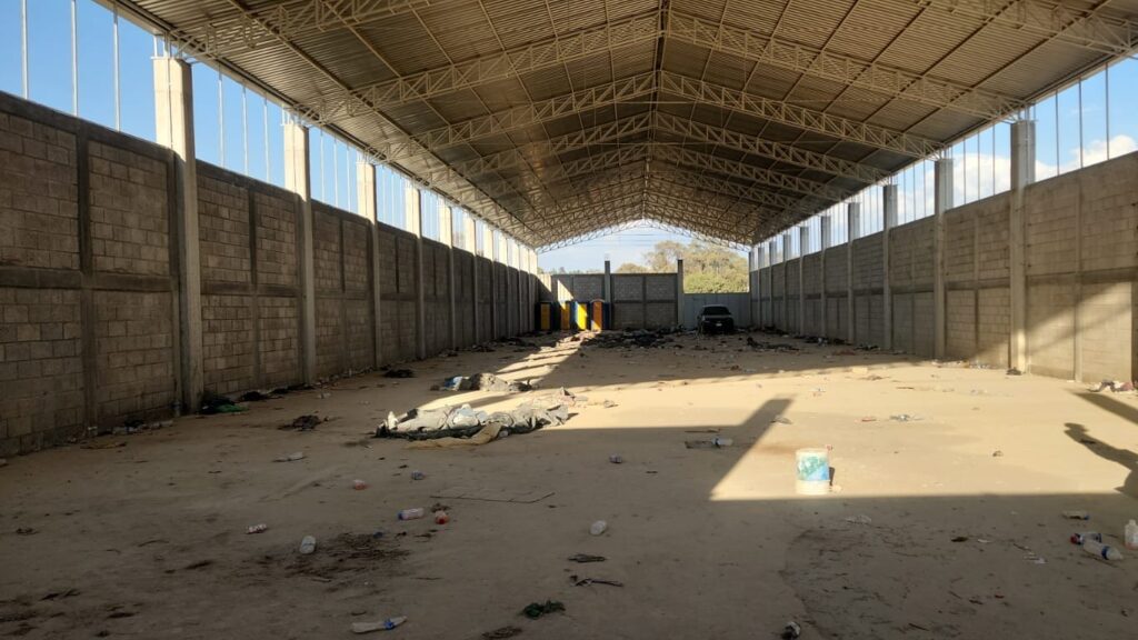 FGR EFECTÚA CATEO Y ASEGURA INMUEBLE DONDE ALBERGABAN A 726 MIGRANTES EN TLAXCALA