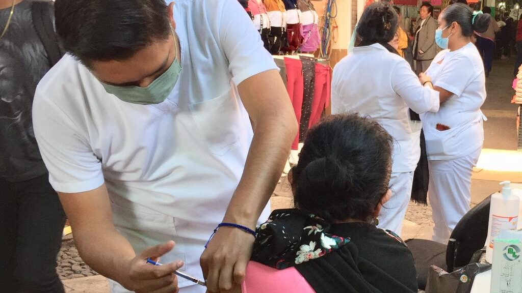 OTORGA SECTOR SALUD VACUNAS GRATUITAS CONTRA INFLUENZA, COVID-19 Y VPH