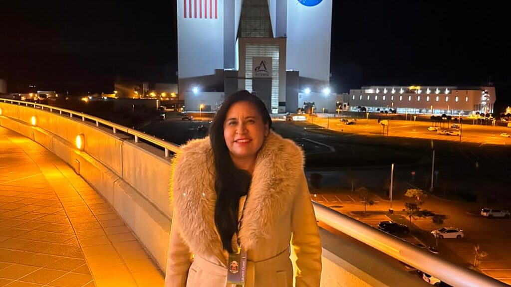Ana Lilia Rivera Presidenta del Senado invitada especial en el histórico despegue de la Misión Colmena a la luna