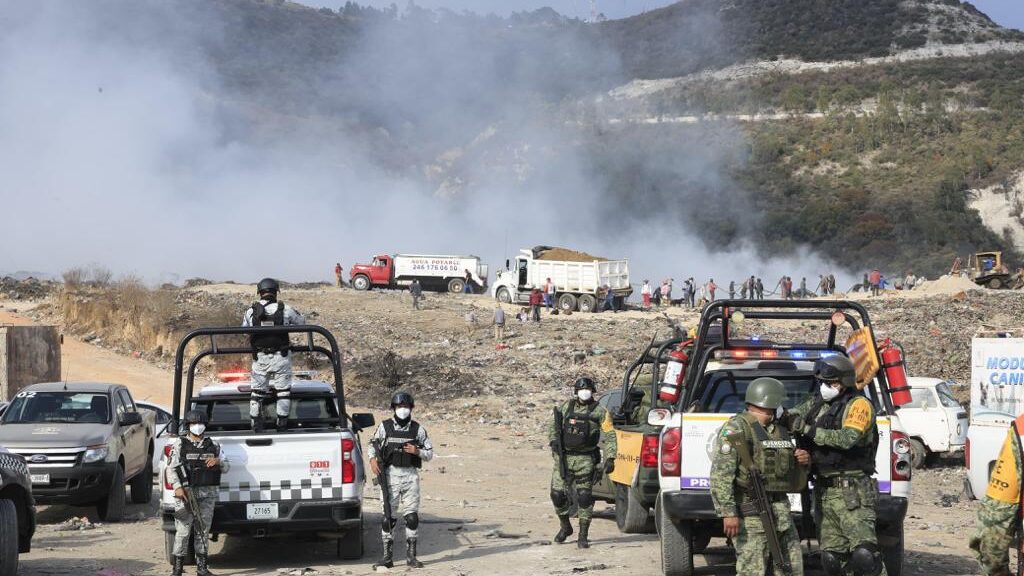GOBERNADORA DECLARÓ EMERGENCIA AMBIENTAL POR INCENDIO EN RELLENO SANITARIO DE PANOTLA