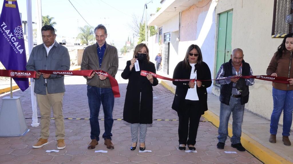 INAUGURÓ LORENA CUÉLLAR OBRA PÚBLICA EN ACUAMANALA