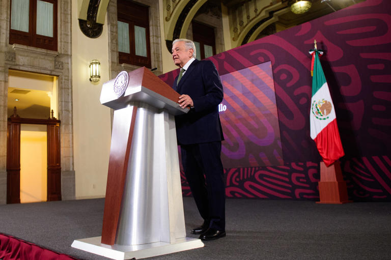 AMLO critica a Marko Cortés por ver “normal” acuerdo de Coahuila
