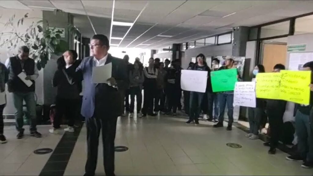 Por abuso de autoridad y privilegiar a sus amigos alumnos exigen destitución del rector de la UTT