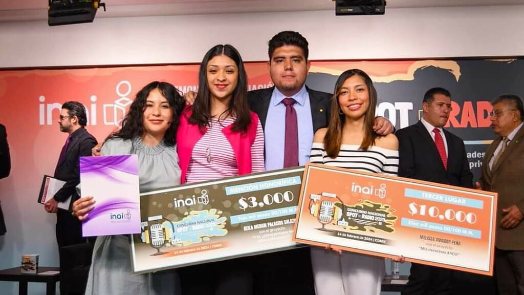Destacan nuevamente estudiantes de la UATx en certamen nacional del INAI