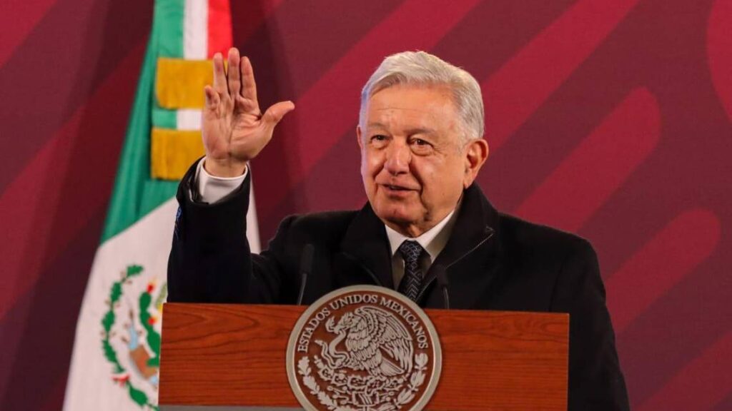 AMLO urge a INE investigar guerra sucia en su contra en redes sociales