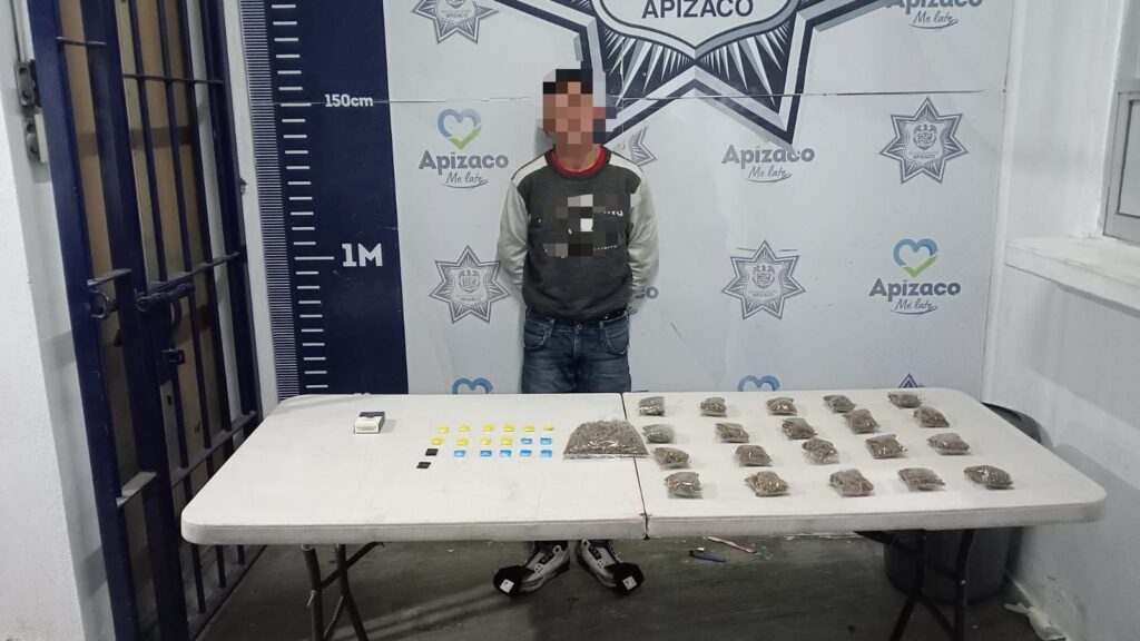 Policía Municipal de Apizaco detiene a presunto narcomenudista; decomisaron envoltorios con droga.
