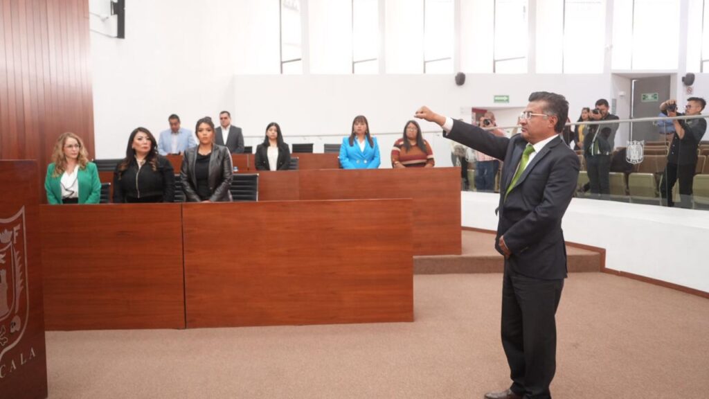 Congreso de Tlaxcala toma protesta a Magistrado representante de los trabajadores de los Poderes Públicos, Municipios, o Ayuntamientos del TCyA