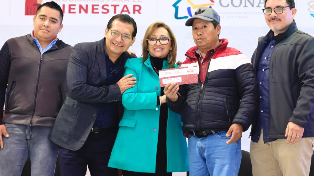 ENCABEZÓ GOBERNADORA ENTREGA DE TARJETAS A BENEFICIARIOS DEL PROGRAMA POR UNA MEJOR VIVIENDA