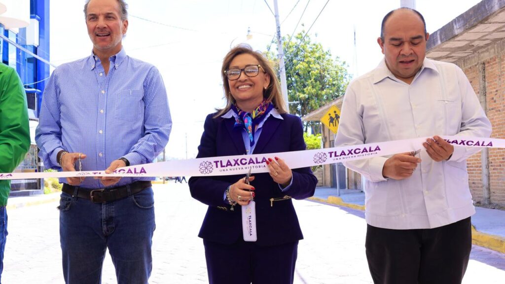 ENTREGA GOBERNADORA PRIMERA ETAPA DE LA SUSTITUCIÓN DE PAVIMENTO EN VIALIDAD DE XALOZTOC