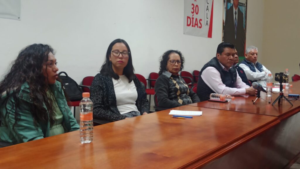 Evidencian trabajadores de la UPTlax corrupción y diversas irregularidades; Acusan al ex rector Enrique Padilla