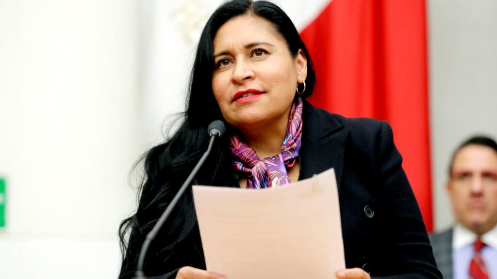 Ana Lilia Rivera presidenta del Senado reconoce a locutores y actores de doblaje emblemáticos de México