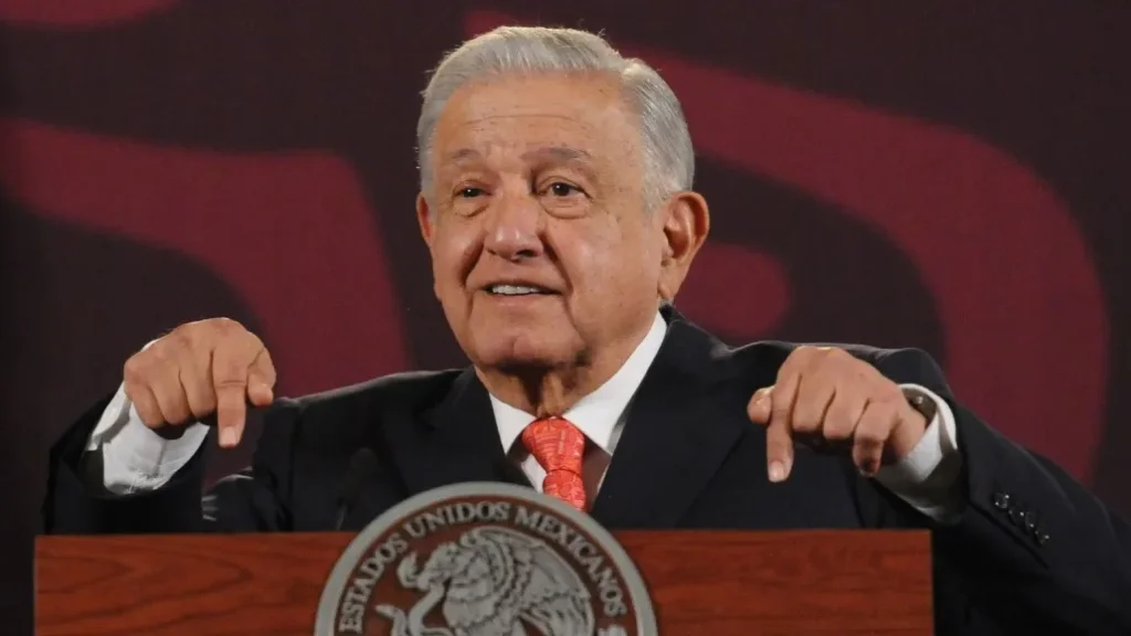 AMLO abraza a Galán, de Iberdrola, y agradece a Cofece: “No estoy para pelearme”
