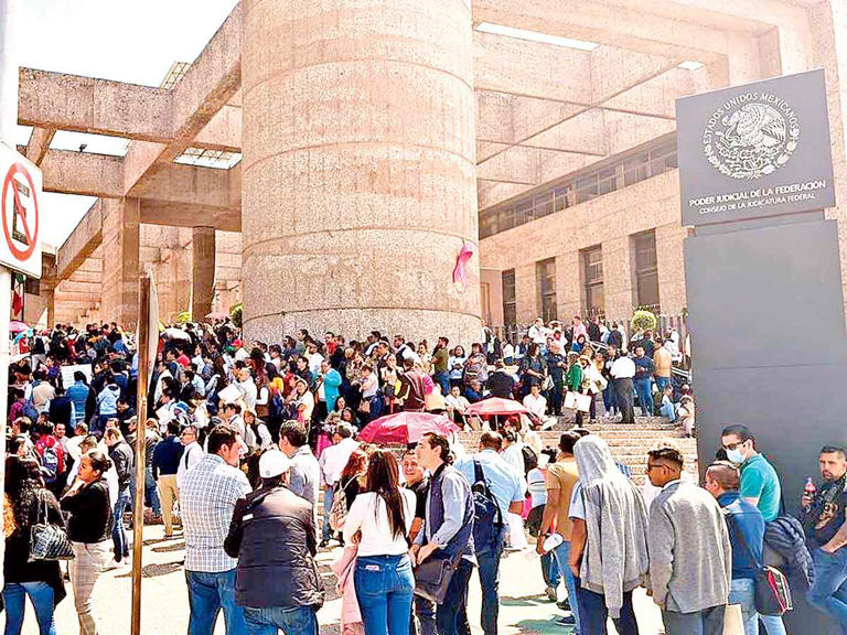 Buscan quitarle la pensión a ministros; iniciativa plantea transformación de la Corte
