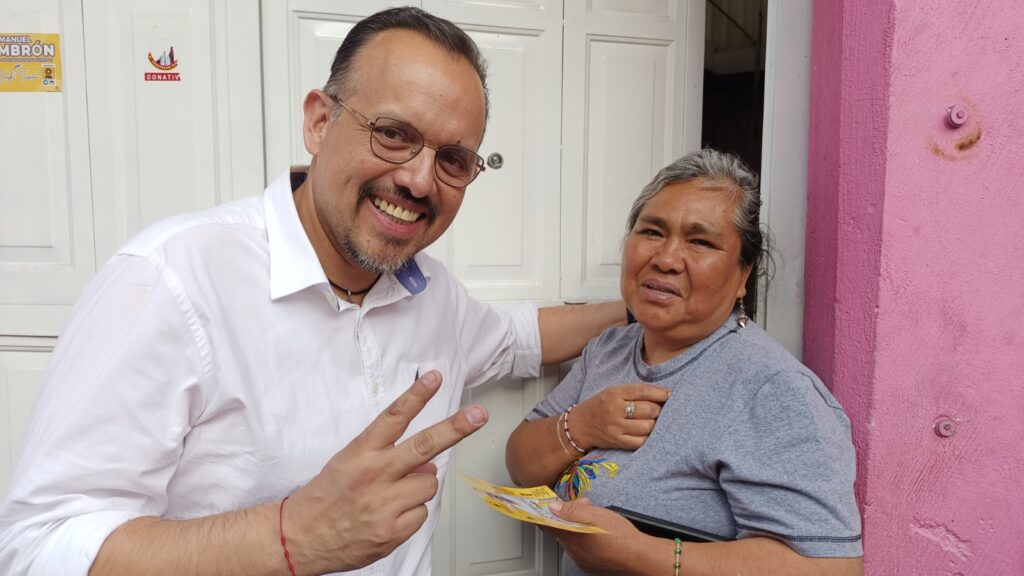 Dialoga Cambrón con vecinos de Zacatelco
