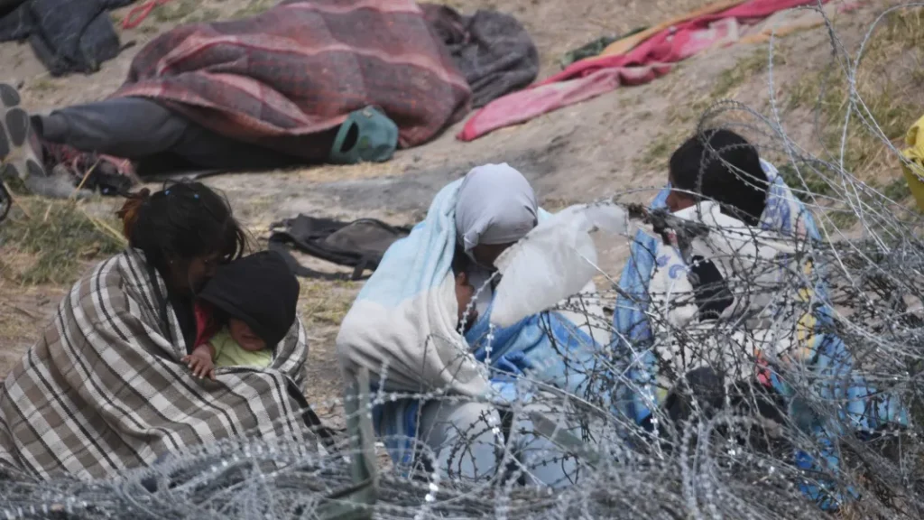 Corte de EU bloquea entrada en vigor de la ley antimigrante de Texas