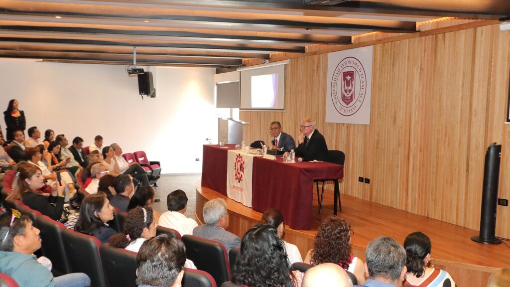 Inauguró UATx auditorio del Centro de Investigación Educativa