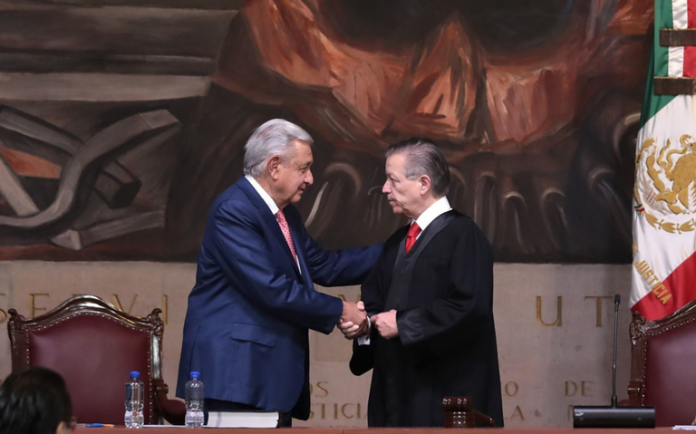 AMLO acusa persecución política contra Arturo Zaldívar