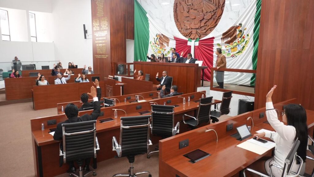 Aprueba LXIV Legislatura Acuerdo por el que se reestructuran las Comisiones Ordinarias
