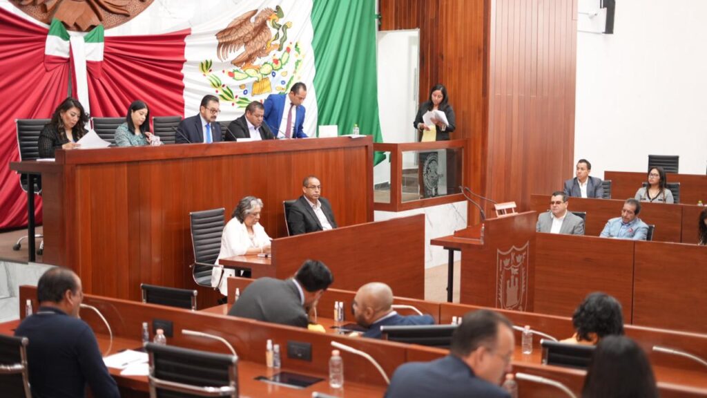 Se establecen los grupos parlamentarios y coordinadores de la LXIV Legislatura