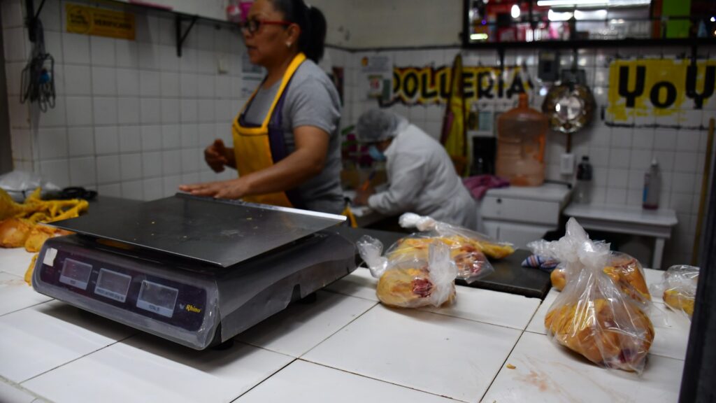 Sugiere especialista que “Guillain-Barré” puede ser producto de agua contaminada; pide no culpar al pollo