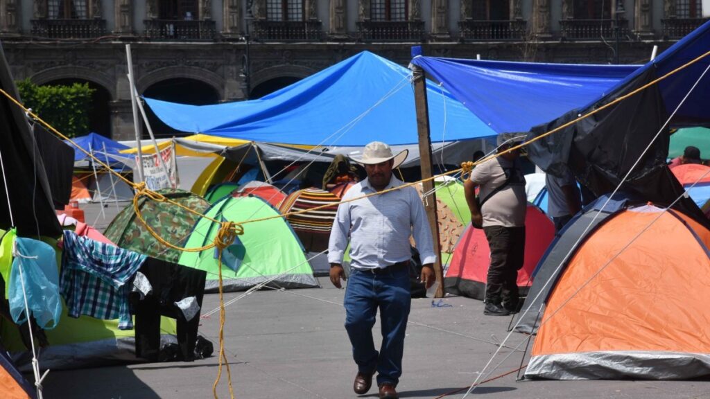 CNTE acuerda con Segob reubicar plantón para permitir evento de Sheinbaum