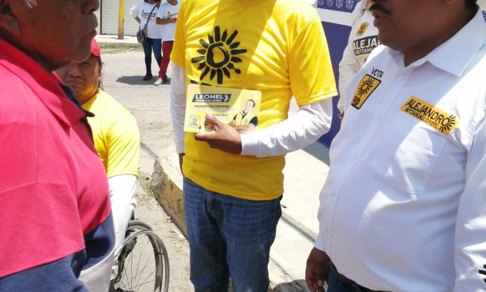 Visita Alejandro Netzahualcóyotl Sandoval, candidato del Partido de la Revolución Democrática (PRD) la comunidad de Santa Cruz Guadalupe