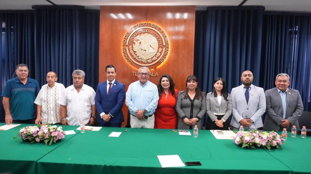 Comisión de Educación evalúa expedientes de quienes aspiran a obtener la presea “50 años por la educación al servicio del pueblo” 2024